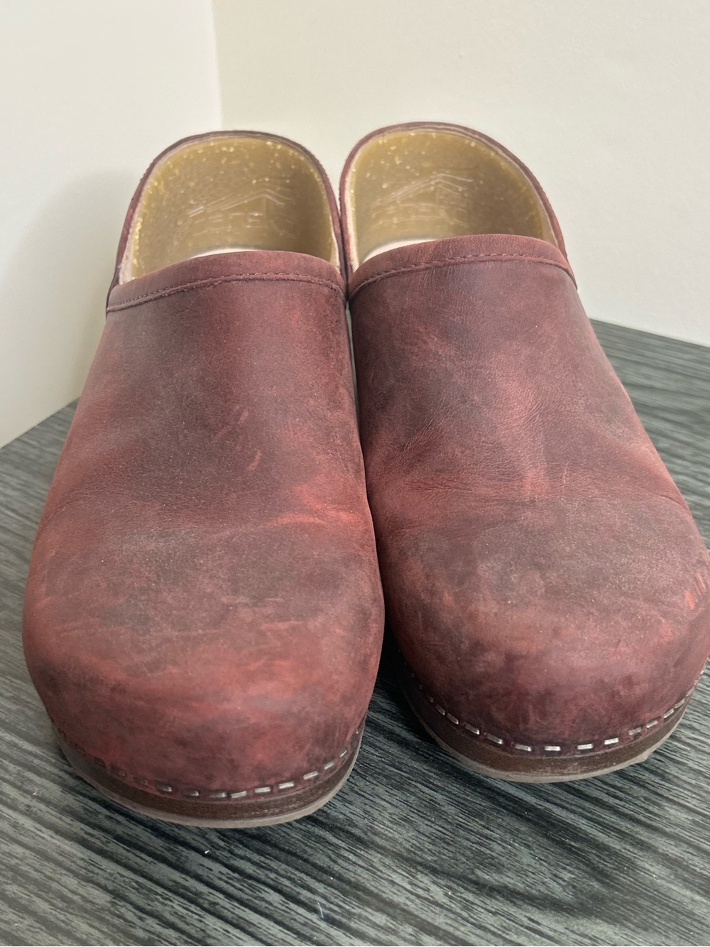 Dansko Brenna Clog Burgandy Size 40 Comfort